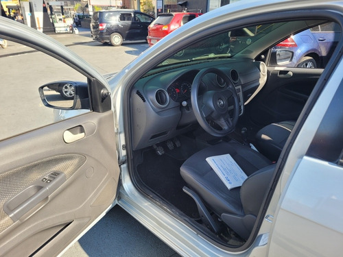 Imagem 8 de 10 de Volkswagen Voyage 2015 1.0 Trendline Total Flex 4p