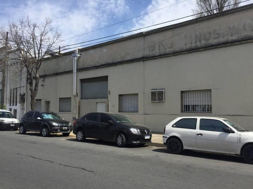 Imagen 4 de 15 de Impecable Depósito Logístico 4400m2 Con Salida A Dos Calles En Dist. Tecnológico