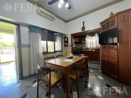 Venta Casa 5 Ambientes Con Cochera Y Patio En Villa Dominico