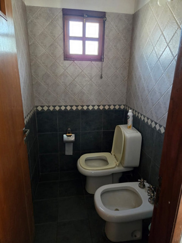 Venta Casa De 3 Dormitorios Con Patio, Barrio Jorge Cura Rosario