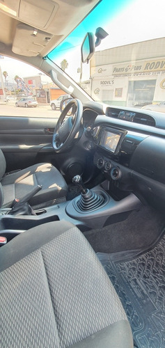 Imagen 2 de 7 de Toyota Hilux 2017 2.7 Cabina Doble Sr Mt