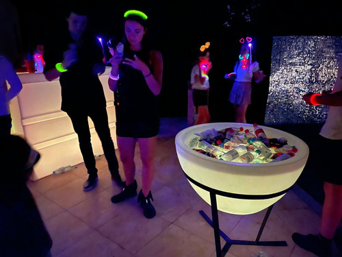 Alquiler Livings Luminosos Led Puff Mesa Frapera Barra Movil