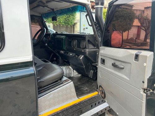 Land Rover Defender 2.5 90 Csw Turbo 3p