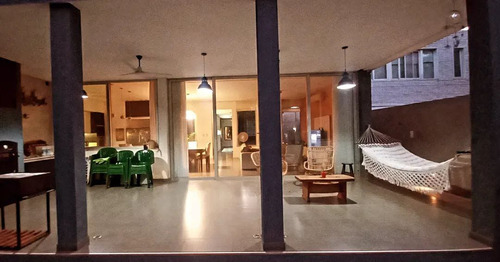 Casa De 4 Ambientes . 3 Baños 2 Cocheras. Pileta