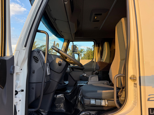 Volvo Vm 270 2021 Baú Sider Completo