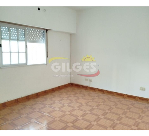 Alquiler De Casa 3 Amb. En Villa Luzuriaga Con Patio Y Cochera Descubierta