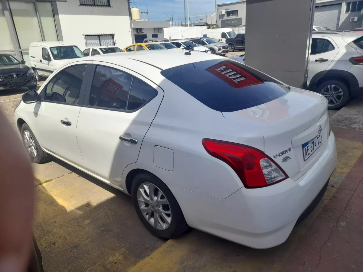 Nissan Versa 1.6 Advance At