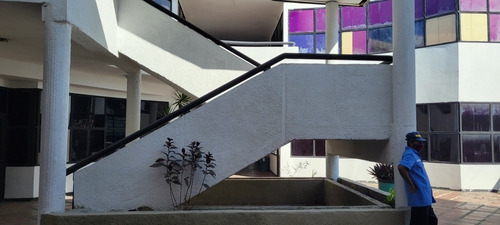 Imagen 3 de 7 de Se Alquila Edificio De 1400 Mts2 Zona Centro Oeste