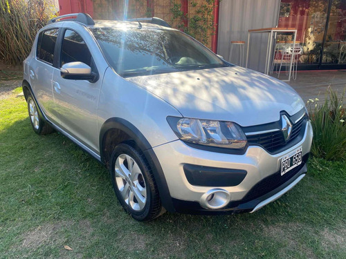 Imagen 2 de 8 de Renault Sandero Stepway 2015 1.6 Privilege Nav 105cv