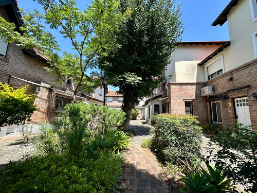 Casa En Venta En Martínez 5 Ambientes Con Cochera Y Jardín