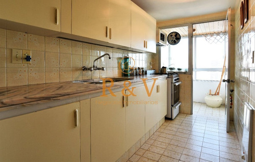 Imagen 13 de 15 de Venta De Apartamento 2 Dormitorios Y Cuarto De Servicio. En Península, Punta Del Este.