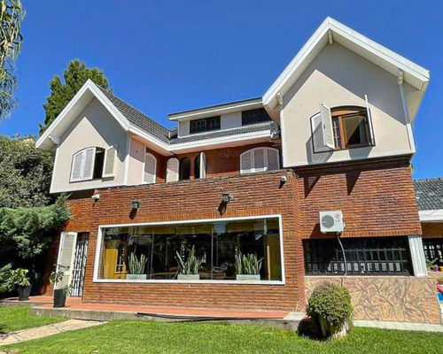 Casa Chalet De 6 Ambientes Con Pileta En Castelar Cod2524