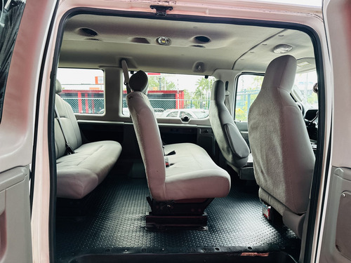 Ford Econoline 2012 E-350 15 Pas V8