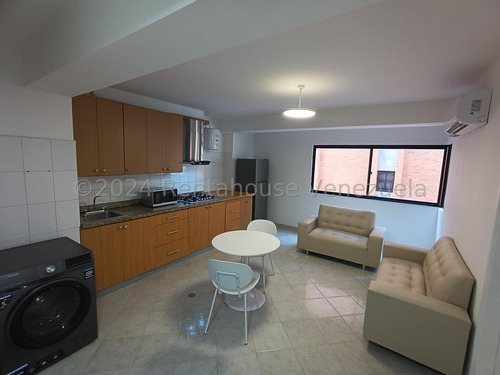 Apartamento En Venta En La Mejor Zona De Valencia, La Trigalena Alta, Equipado Con Mobiliario A Estrenar Ymp Listo Para Ser Habitado. Trigaleña Valencia 24-22765.