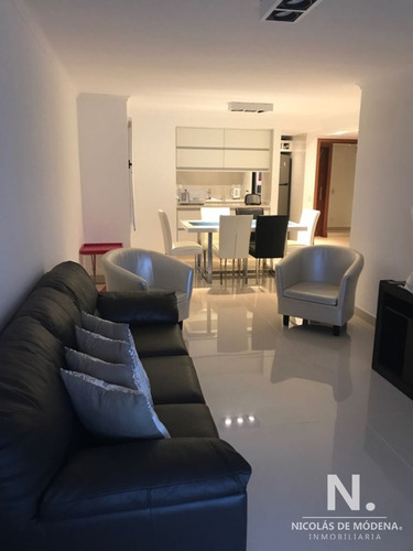 Vende Apartamento De 2 Dormitorios En Miami Boulevard Ii, Punta Del Este 