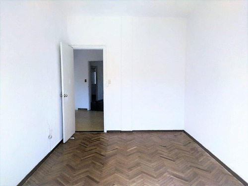 Apartamento 3 Dormitorio, Muy Amplio, Balcón