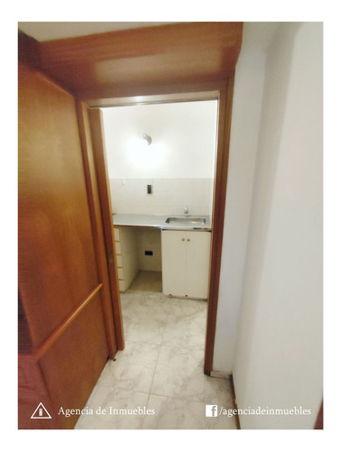 Vende: Oficina Con 2 Privados / Zona Cañada