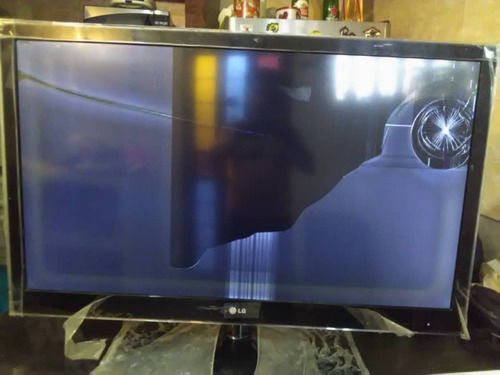 Imagen 2 de 10 de Televisor LG 42 Tv Cinema 3d Pantalla Partida.