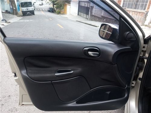 Imagem 10 de 13 de Peugeot 207 1.4 Xr Sport 8v Flex 4p Manual