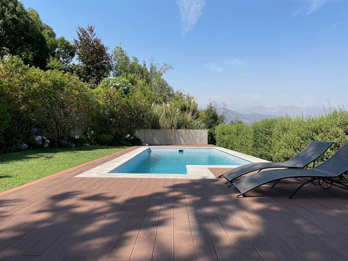 Moderna Casa Con Espectacular Vista A La Cordillera