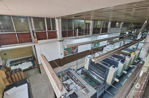 Edificio En Tres Plantas Ideal Industria