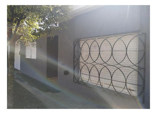Imagen 1 de 10 de Ph En Venta - 2 Dormitorios 1 Baño -120mts2 - Berisso