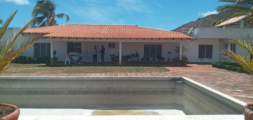 Se Vende Hermosa Casa Estilo Finca Llamada  Los Cocos , Ubicada En La Isla De Margarita. (a.c)