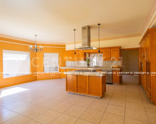 Casa En Venta En Fraccionamiento Rincon De Las Lomas Chihuahua, Chih.