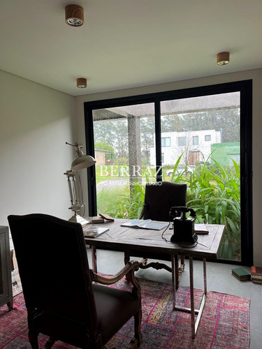Casa En Venta En Barrio La Calesa Pilará Pilar Lote De 955 M2