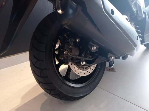 Yamaha Nmax 160 2018 - Honda Pcx 150 (r)