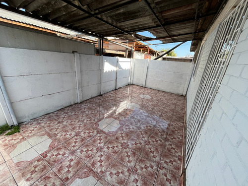 Casa Esquina Frente A Plaza En Maipú