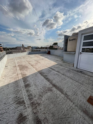Imagen 14 de 15 de Ph -3 Amb En Pb Con Cochera Y Patio - 2 Amb En 1° Con Terraza Propia - Con Renta