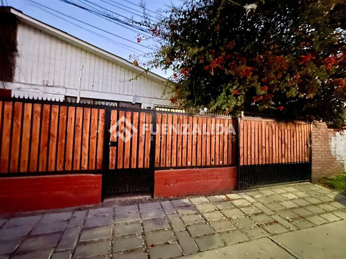 Casa En Venta De 3 Dorm. Con 140 Mt2 De Terreno En Maipú