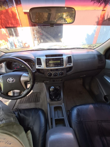 Toyota Hilux Sr 4x2 Dc