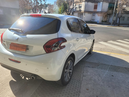 Imagen 6 de 8 de Peugeot 208 2017 1.6 Feline