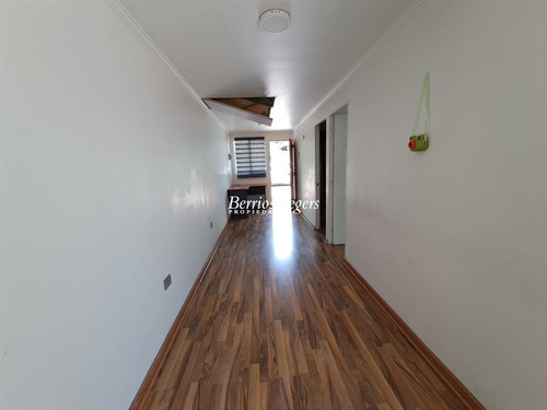 Casa En Venta De 6 Dorm. En La Reina