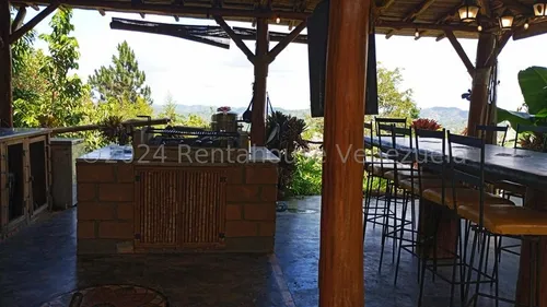 Bellisima Propiedad, Casa Estilo Colonial En Venta Ubicada En Oripoto 24-27451