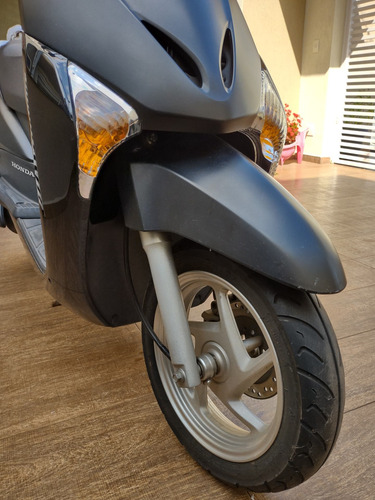 Imagem 8 de 12 de Honda Lead 110 2014/2014 Só 8440km Preta Fosco