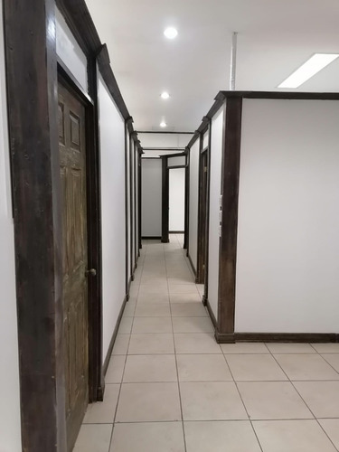 Imagen 5 de 14 de Local Ideal Para Despachos Profesionales, Oficinas O Comercio De Servicios En General.