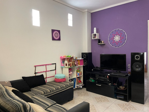 Imagen 5 de 12 de Casa Triplex En Venta, Castelar, 4 Ambientes Cochera, Fondo Y Parrilla