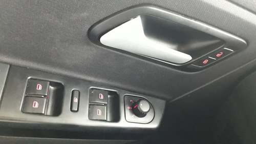 Imagem 8 de 10 de Volkswagen Fox Fox 1.0 Mi Total Flex 8v 5p Flex Manual