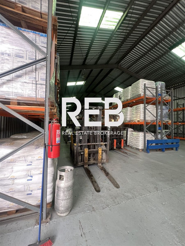 Bodega Con Oficina En Venta, Showroom Y Patios - Ruta 5 Sur
