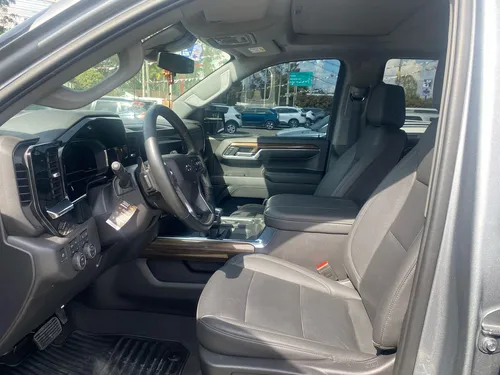 Chevrolet Silverado Z71 AT 4X4 6.2