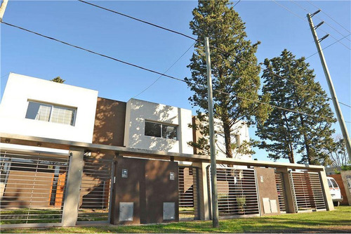 Imagen 7 de 30 de Dúplex Venta - 2 Dormitorios 2 Baños 2 Cocheras - 120 Mts2 Totales - City Bell