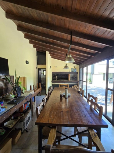 Espectacular Venta Casa De Tres Dormitorios En Parque Leloir