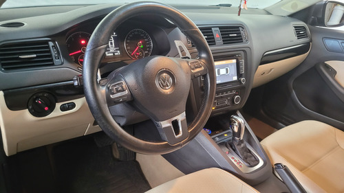Volkswagen Jetta 2.0 Comfortline Flex 4p Automática