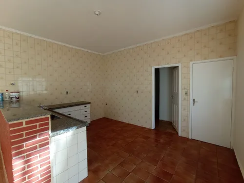 Casa Ampla Com 3 Dormitórios Em Ótimo Bairro Residencial