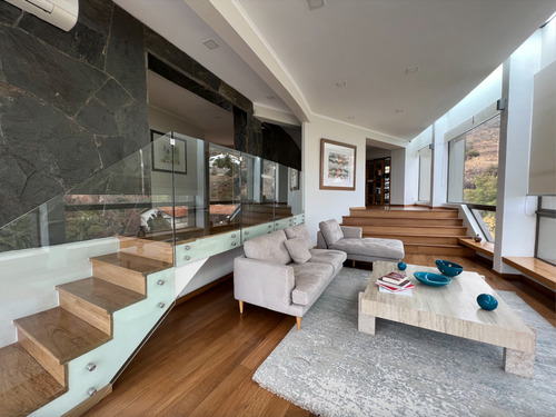 Casa En Arriendo De 5 Dorm. En Las Condes