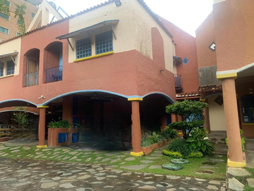 Espectacular Villa En *village Prive* Naguanagua. Vende Lino Juvinao