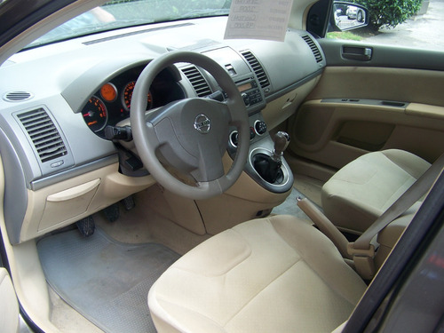 Imagen 5 de 11 de Nissan Sentra 2009 2.0 Custom 6vel Mt